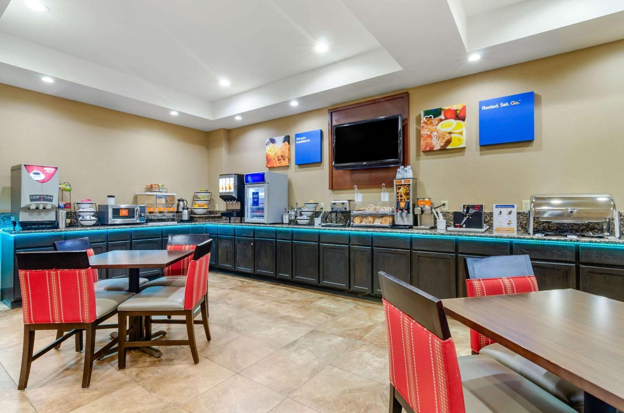 Comfort Inn & Suites Near Bethel College Newton Exteriör bild