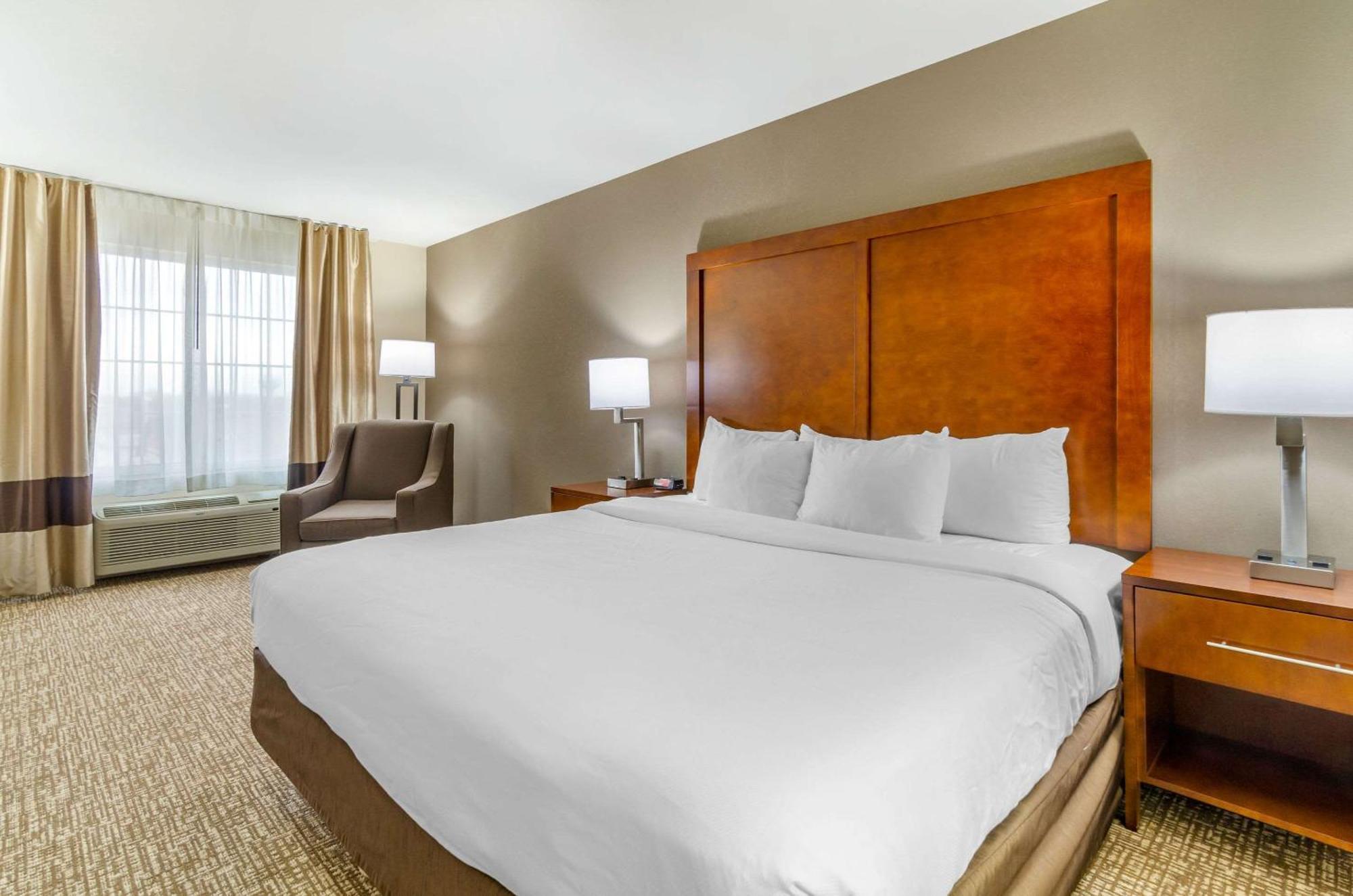 Comfort Inn & Suites Near Bethel College Newton Exteriör bild