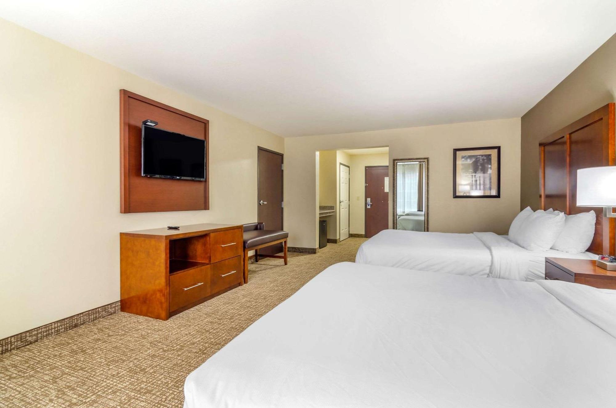 Comfort Inn & Suites Near Bethel College Newton Exteriör bild