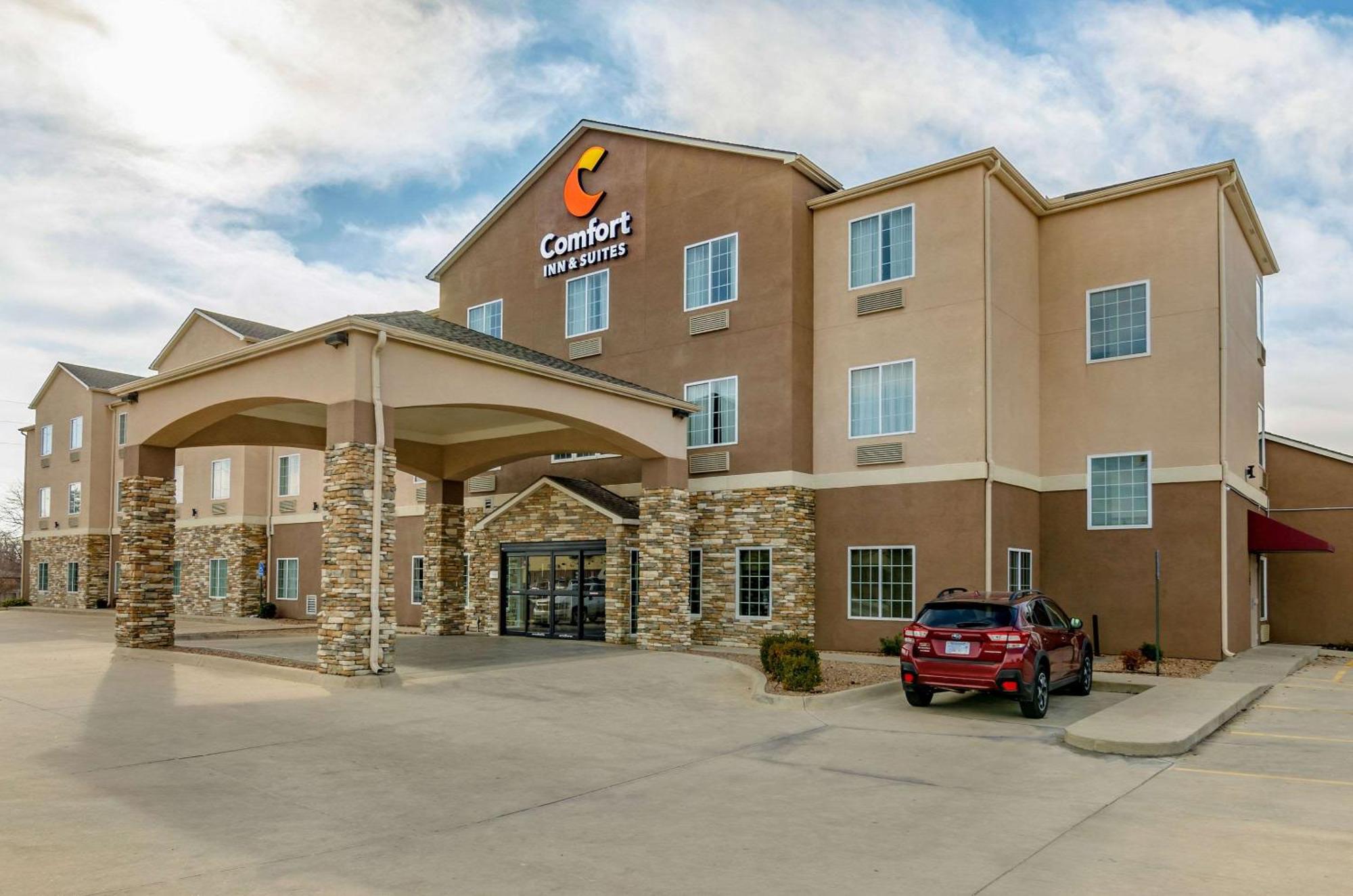Comfort Inn & Suites Near Bethel College Newton Exteriör bild