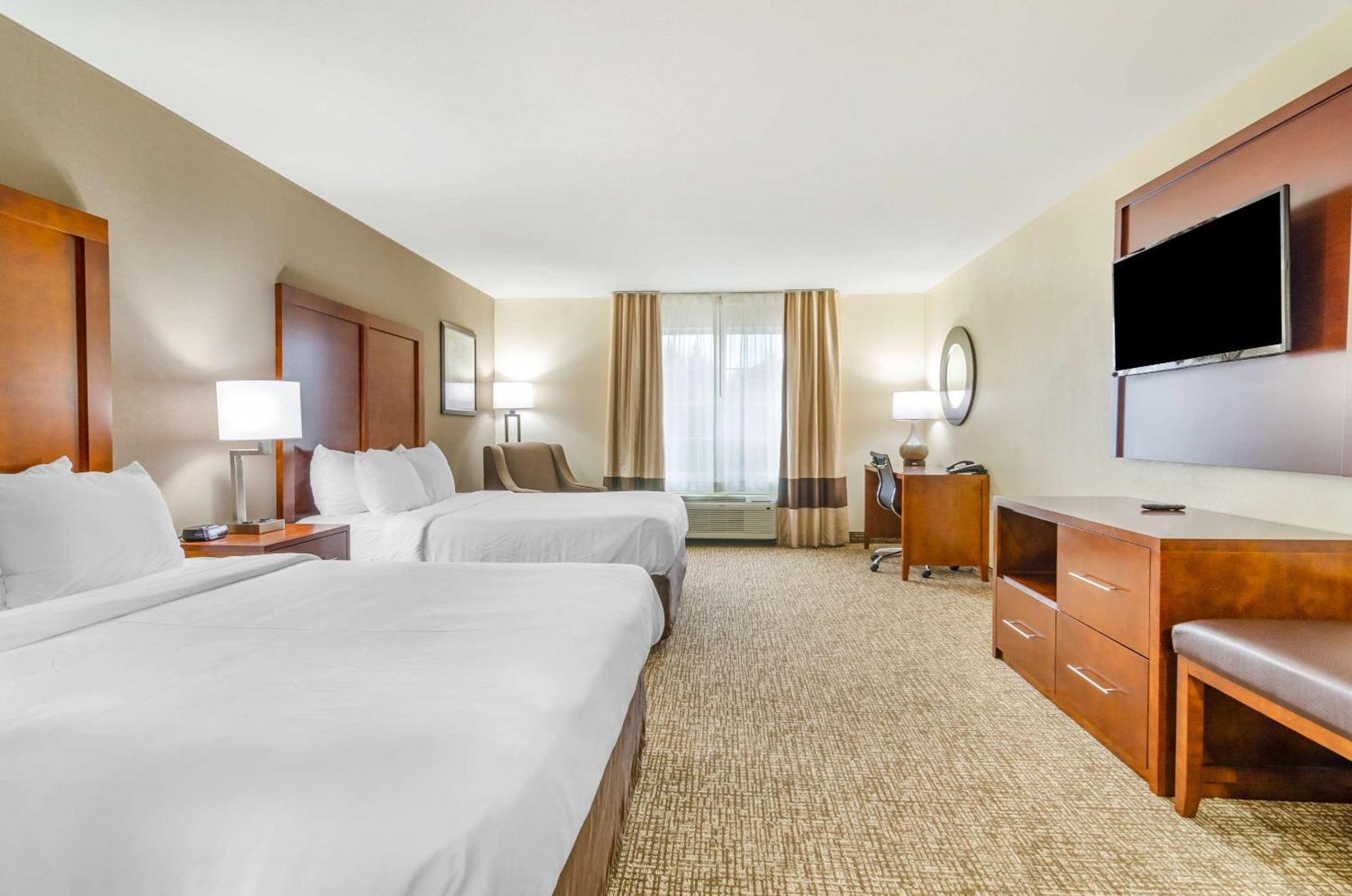 Comfort Inn & Suites Near Bethel College Newton Exteriör bild